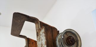 Upcycling Sackkarre zum Handtuchhalter