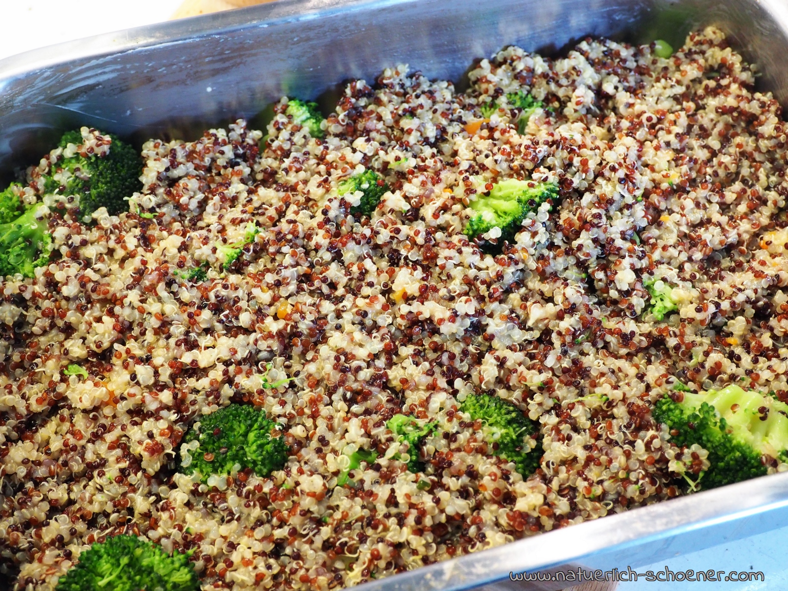 Vegetarischer Quinoa Gemüse Auflauf