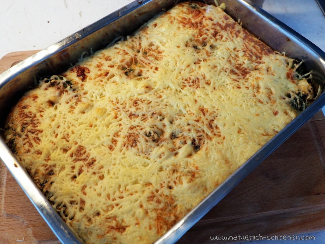 Vegetarischer Quinoa Gemüse Auflauf