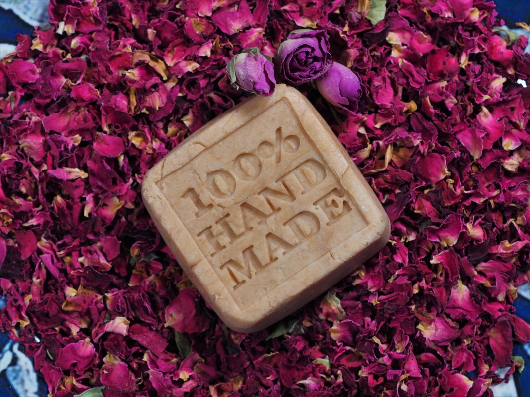 DIY Festes Shampoo Rose selber machen